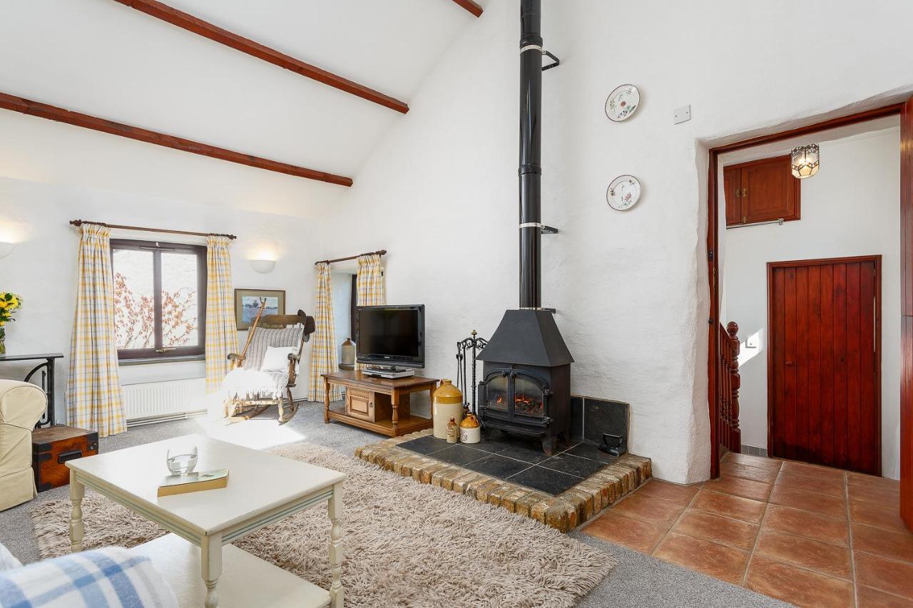 The Snug At Cornish Barn Holidays Truro Exterior photo