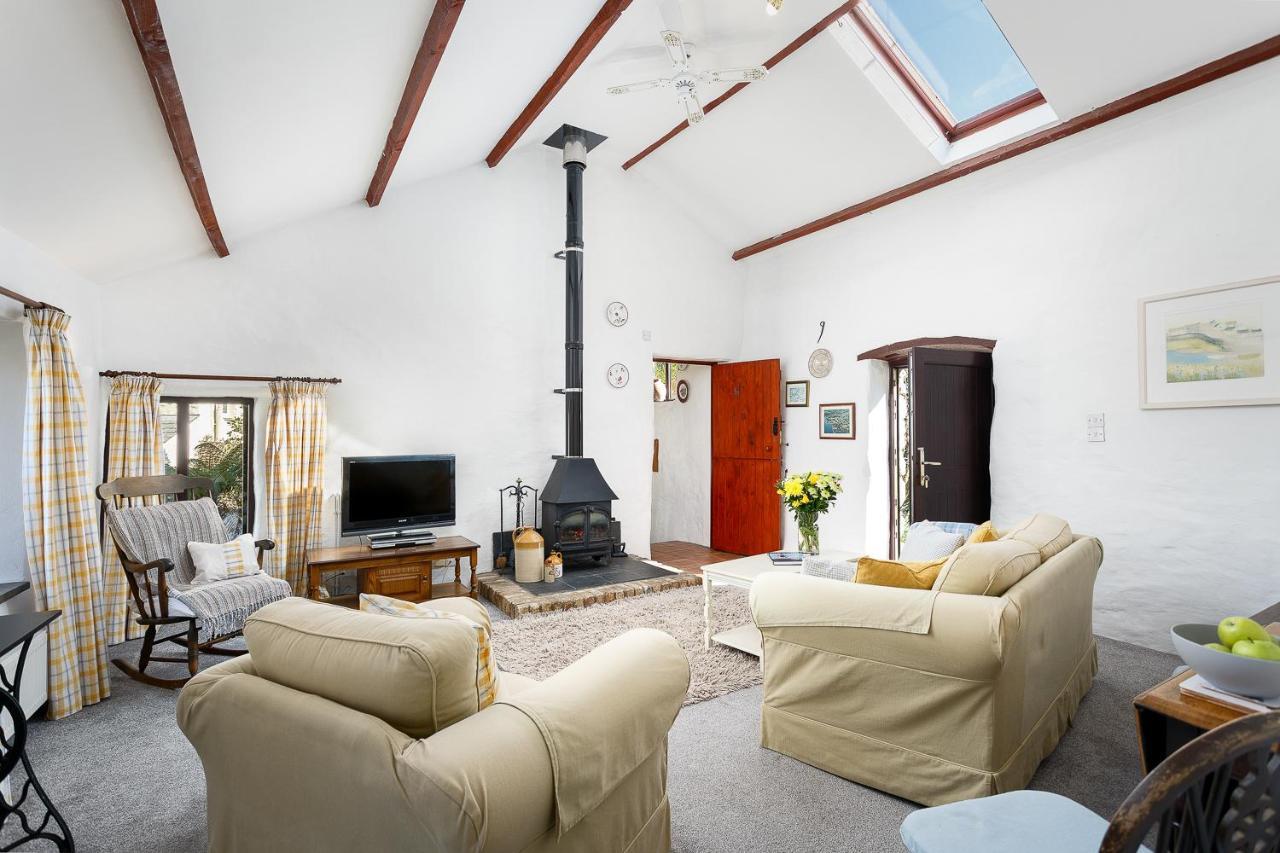 The Snug At Cornish Barn Holidays Truro Exterior photo