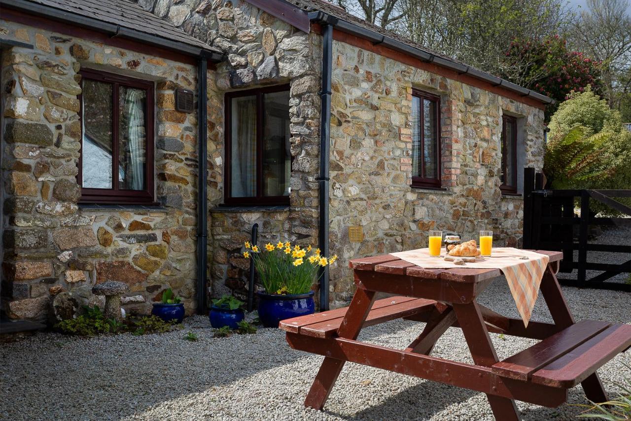 The Snug At Cornish Barn Holidays Truro Exterior photo